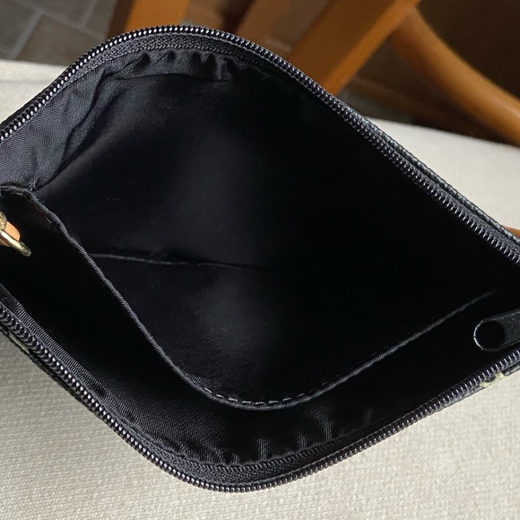 Dooney & Bourke wristlet. - Picture 11 of 13